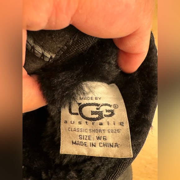 Black Ugg Classic Short II Size 6 - Picture 6 of 7